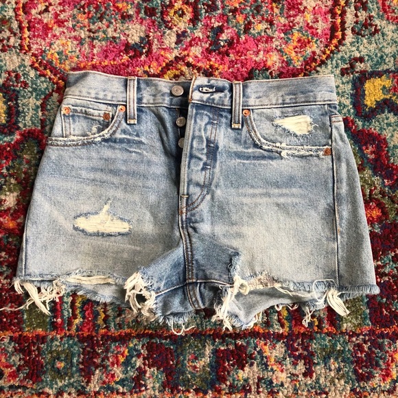 LEVIS WEDGIE FIT SHORTS SIZE 26 - Picture 1 of 2